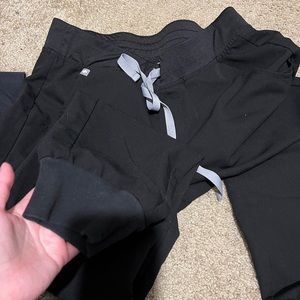 M/P figs joggers black